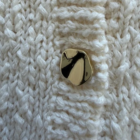 H&M Cream Knit Short Sleeve Cardigan Gold Button Textured Sweater Size Small - Picture 4 of 9